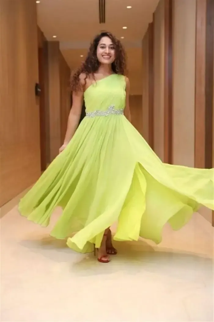 Indian Actress Pooja Ramachandran Images in Long Green Gown